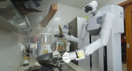 El robot doméstico que hace la cama, limpia y cocina ya es una realidad: ¿cuánto cuesta?