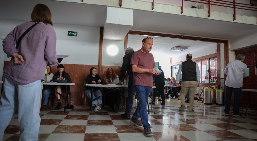 Elecciones en Andalucía 17M, en directo | El PP revalida la mayoría absoluta en Andalucía, según el sondeo de Sigma Dos para Canal Sur
