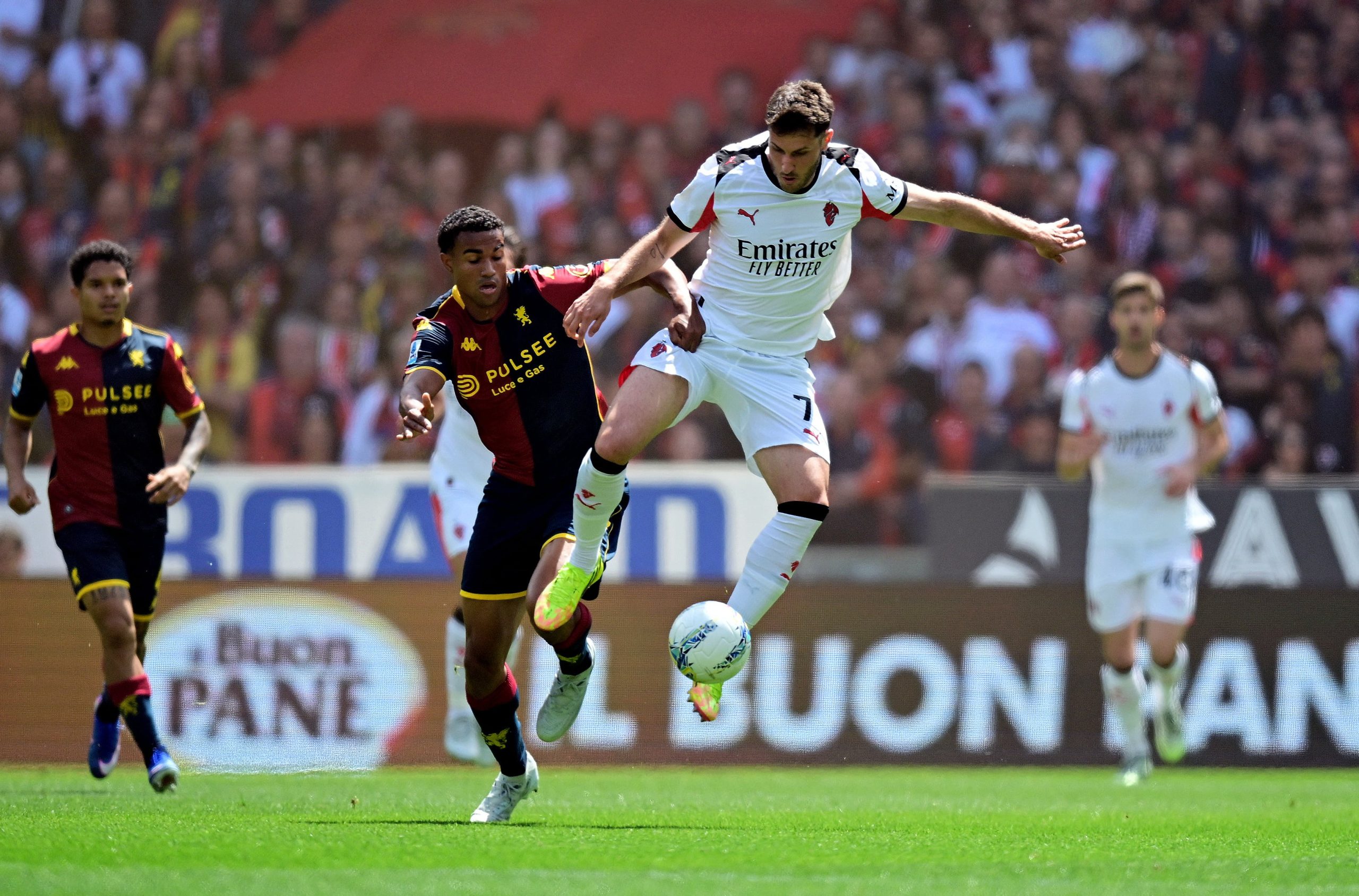 Genoa vs Milan por la fecha 37 de la Serie A de Italia del 2026.