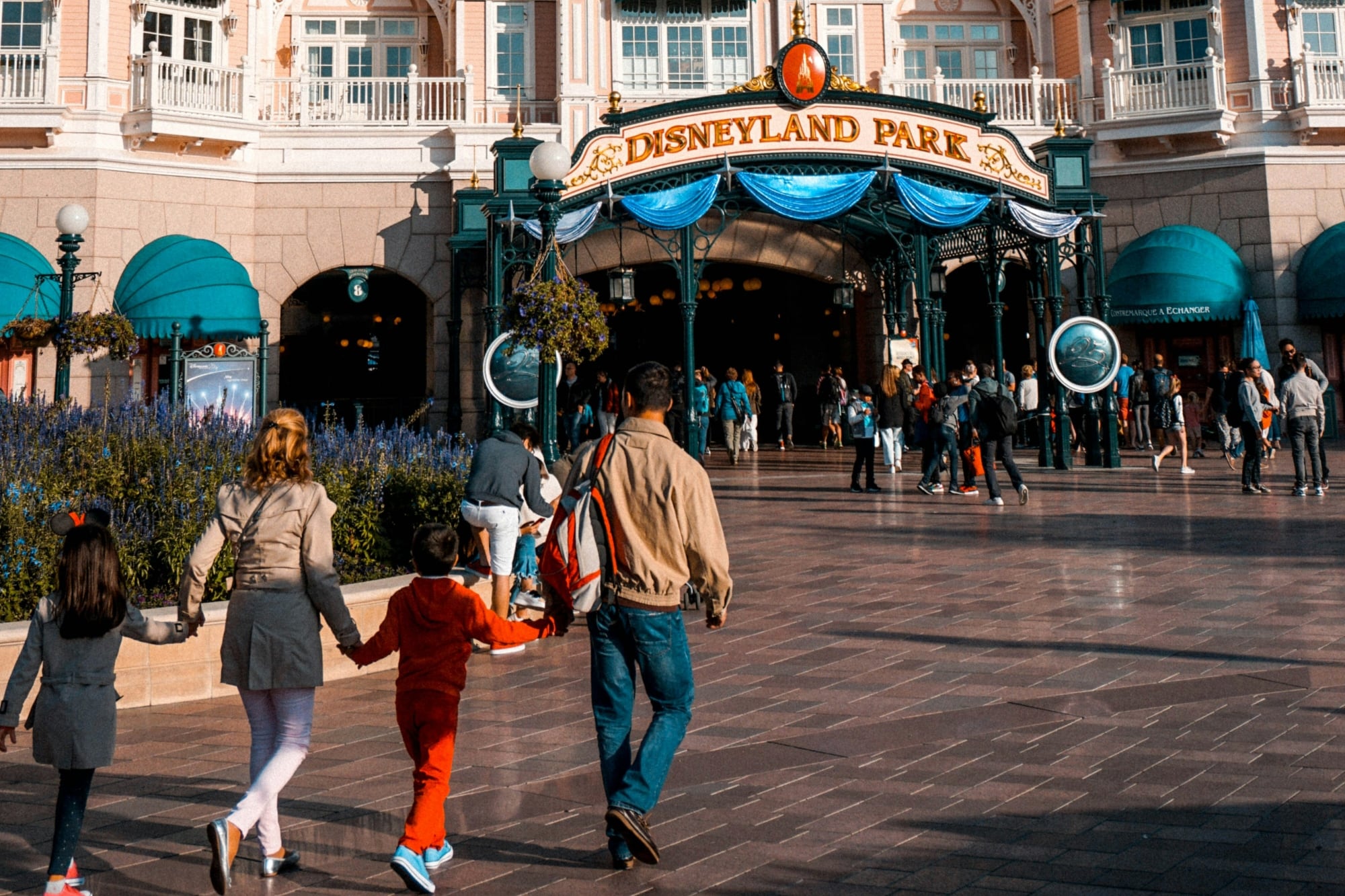 Así puedes evitar pasar por el escáner facial implementado recientemente por Disney en California