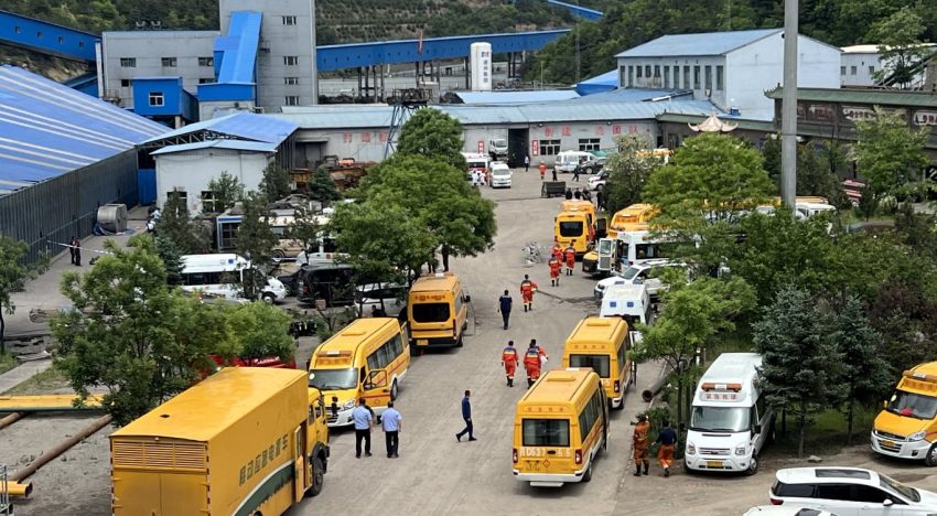 Una explosión de gas en una mina de carbón en China dejó al menos 82 muertos y todavía hay personas atrapadas