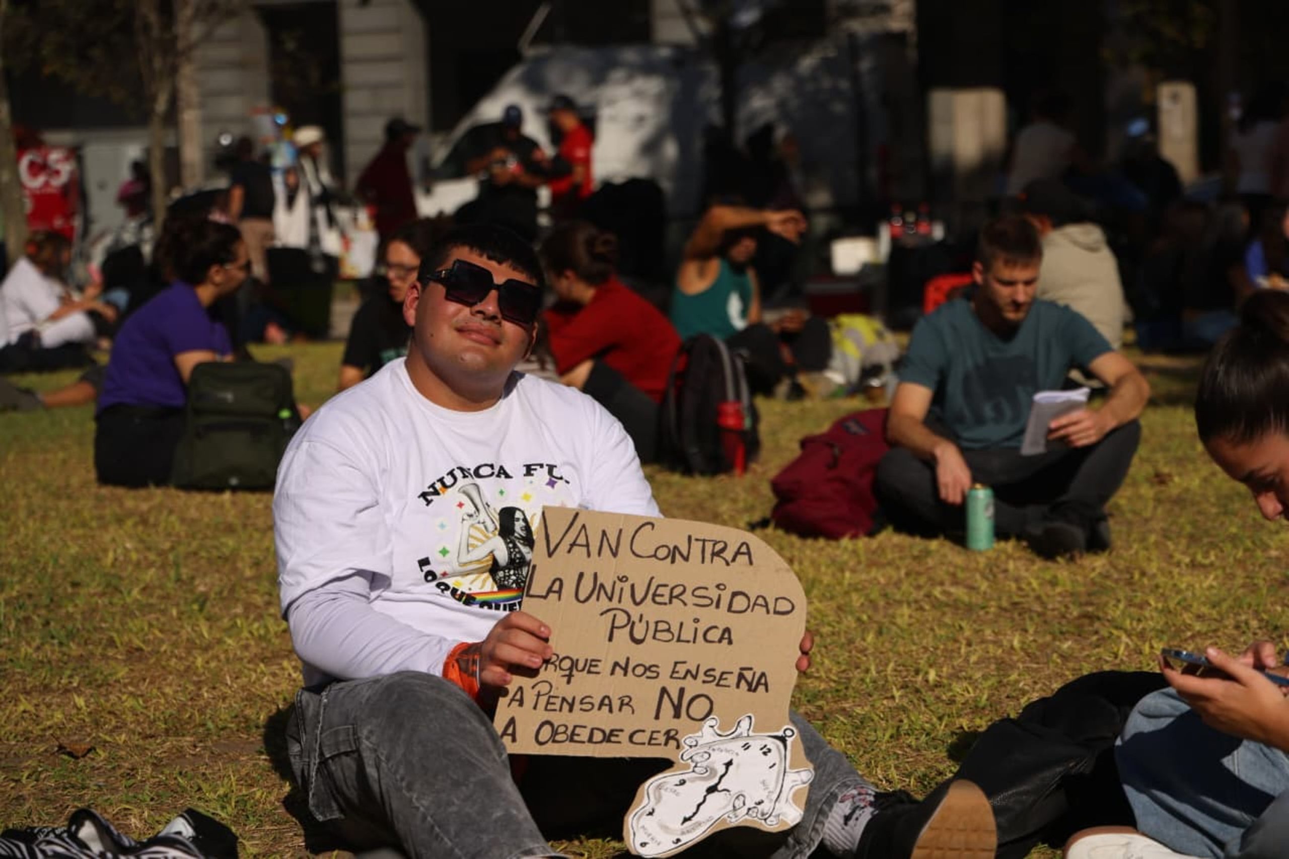 Muchos jóvenes se congregaron desde las 13 en Plaza de Mayo