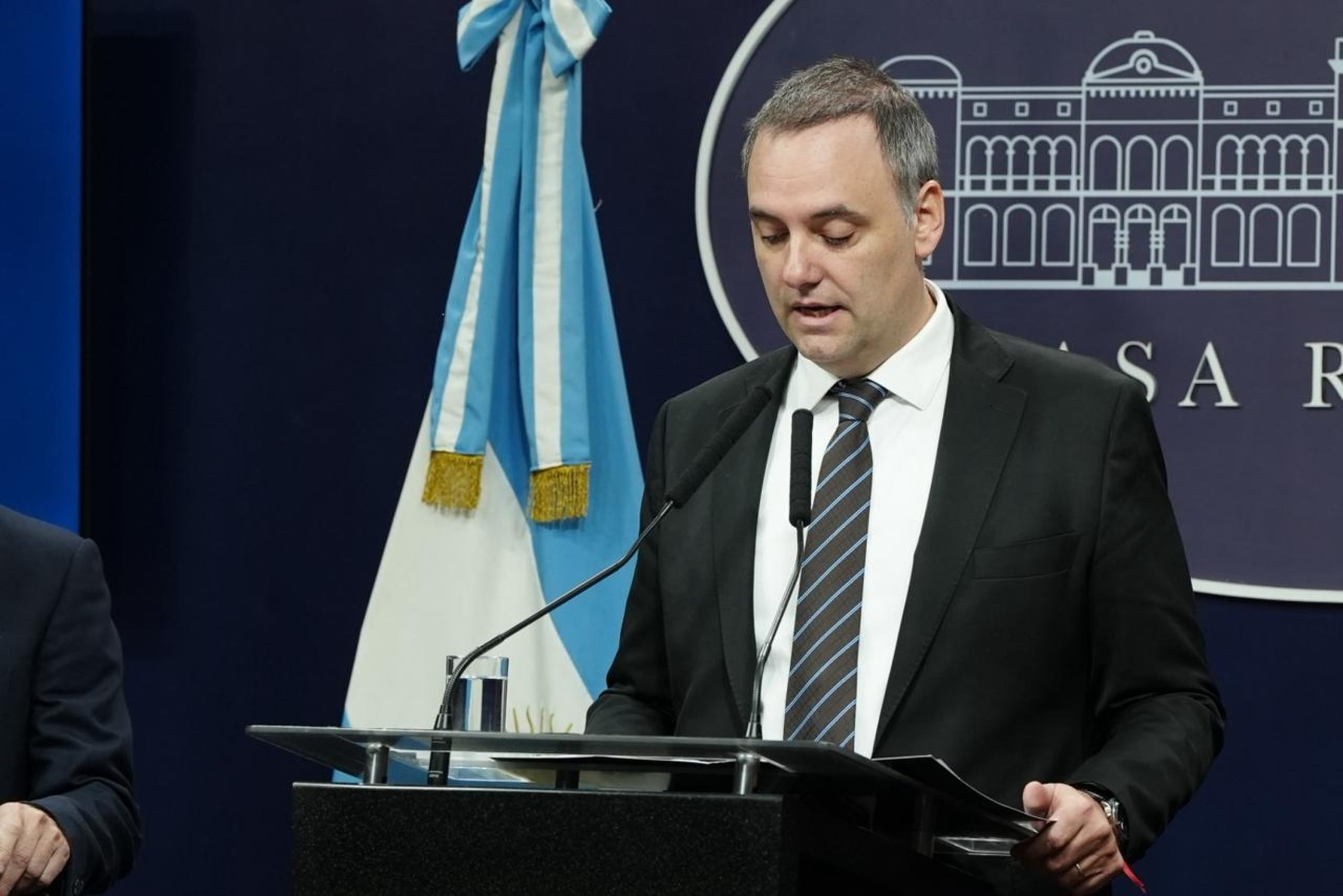 El jefe de Gabinete, Manuel Adorni, en su última conferencia de prensa