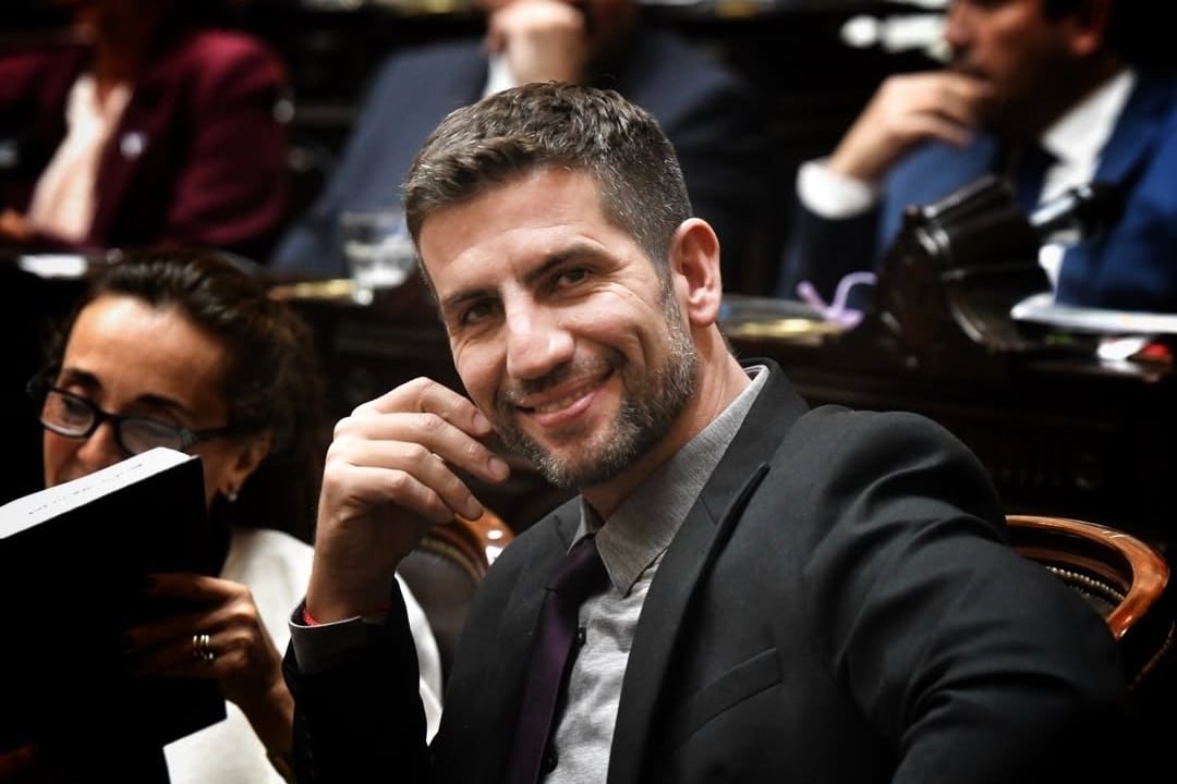 Quién es Manuel Quintar, el diputado libertario que fue al Congreso con un Tesla Cybertruck.