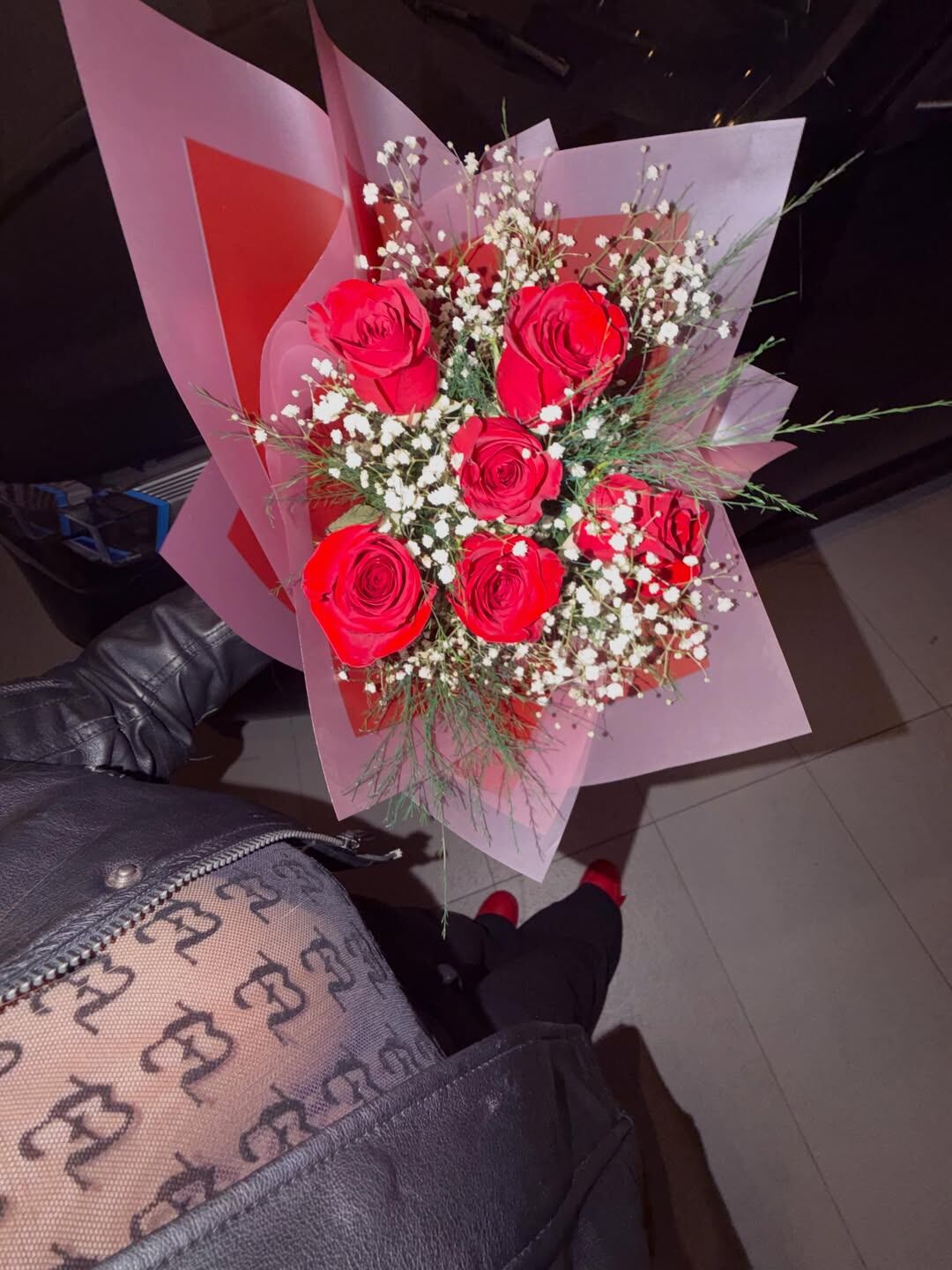 Tamara Báez mostró las flores que le regaló Thiago Martínez. (Foto: Instagram/tamibaez222)
