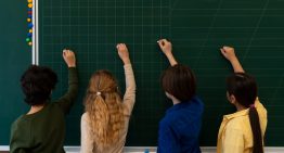 Vales escolares de DeSantis en Florida: piden investigar el desvío de fondos públicos hacia escuelas privadas