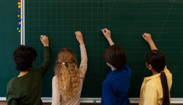 Vales escolares de DeSantis en Florida: piden investigar el desvío de fondos públicos hacia escuelas privadas