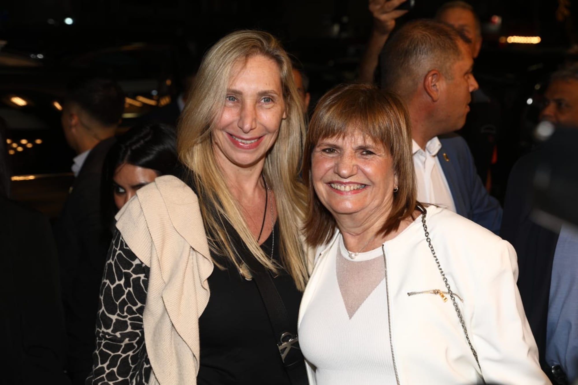 Karina Milei y Patricia Bullrich, en el estreno de la obra ¿Qué Somos?, donde actúa Guillermo Yanco, marido de la senadora.