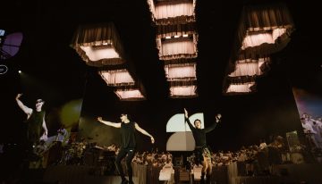 “De la clínica a la discoteca”, Ca7riel y Paco Amoroso explotaron sus signos vitales en el Movistar Arena