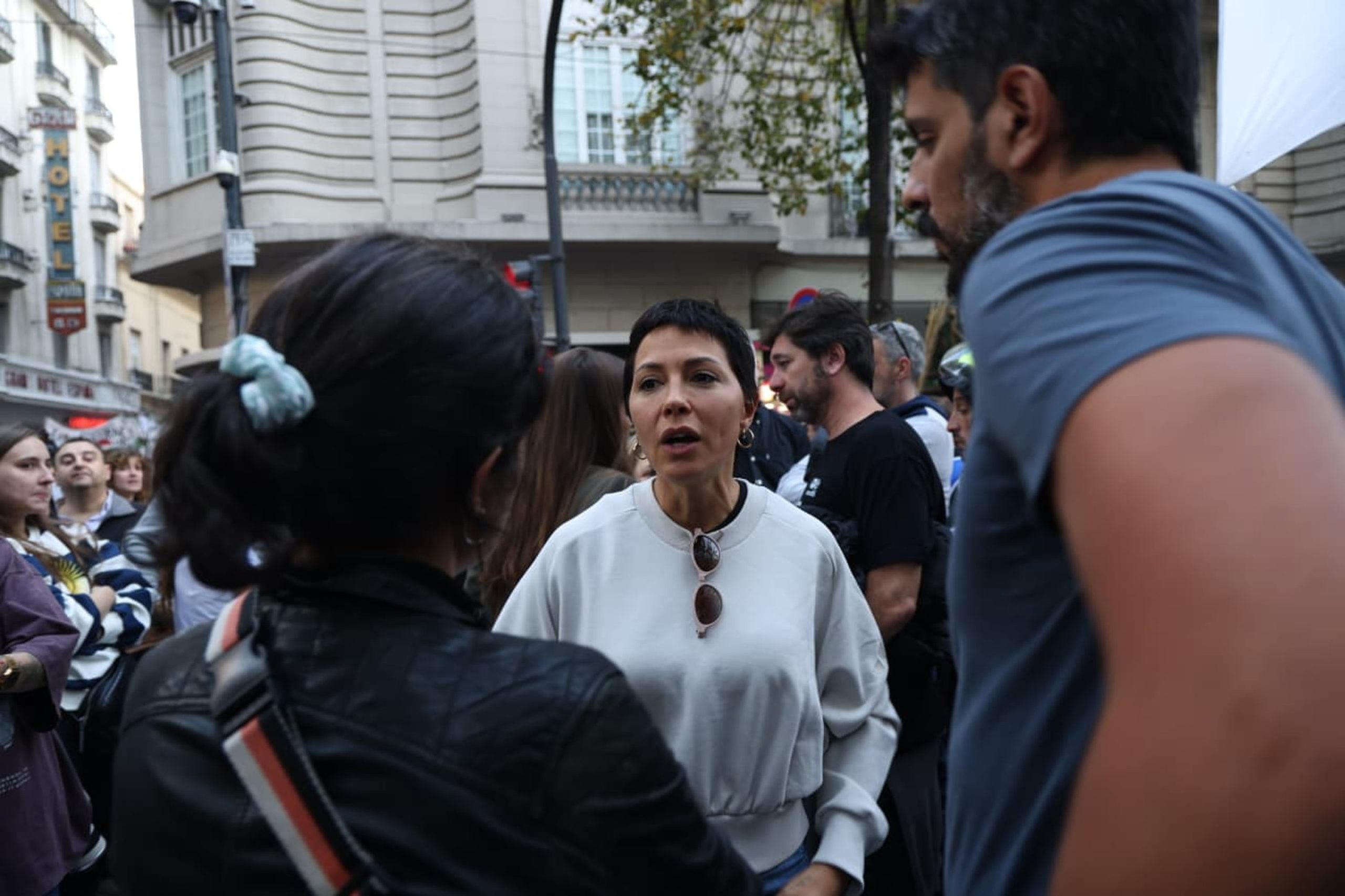 Mayra Mendoza, en la cuarta marcha universitaria federal