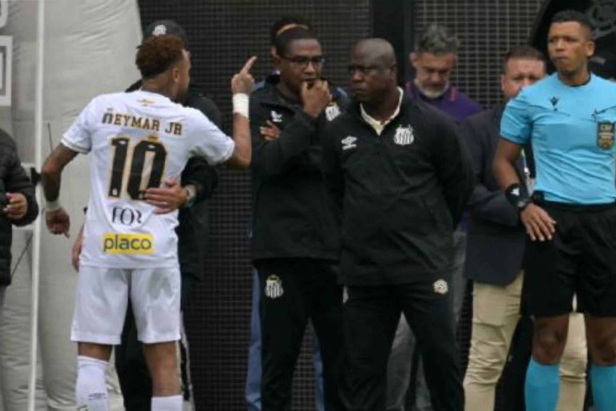 Error en un partido de Brasil y Neymar afuera del partido.