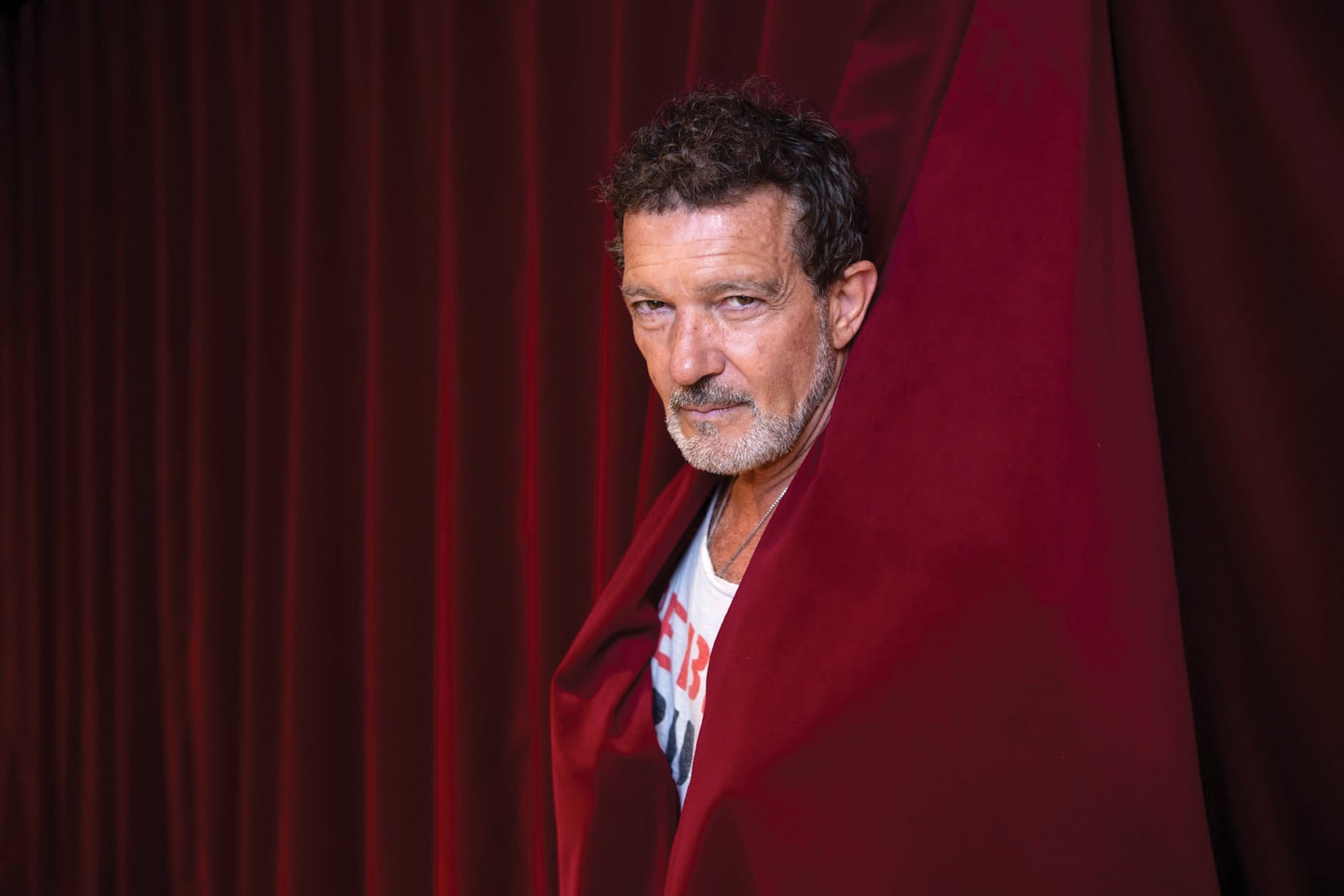 “¡Y soy amenazantemente feliz! Hasta la vista, babies”. Con estas palabras, Banderas concluyó su fuerte comunicado