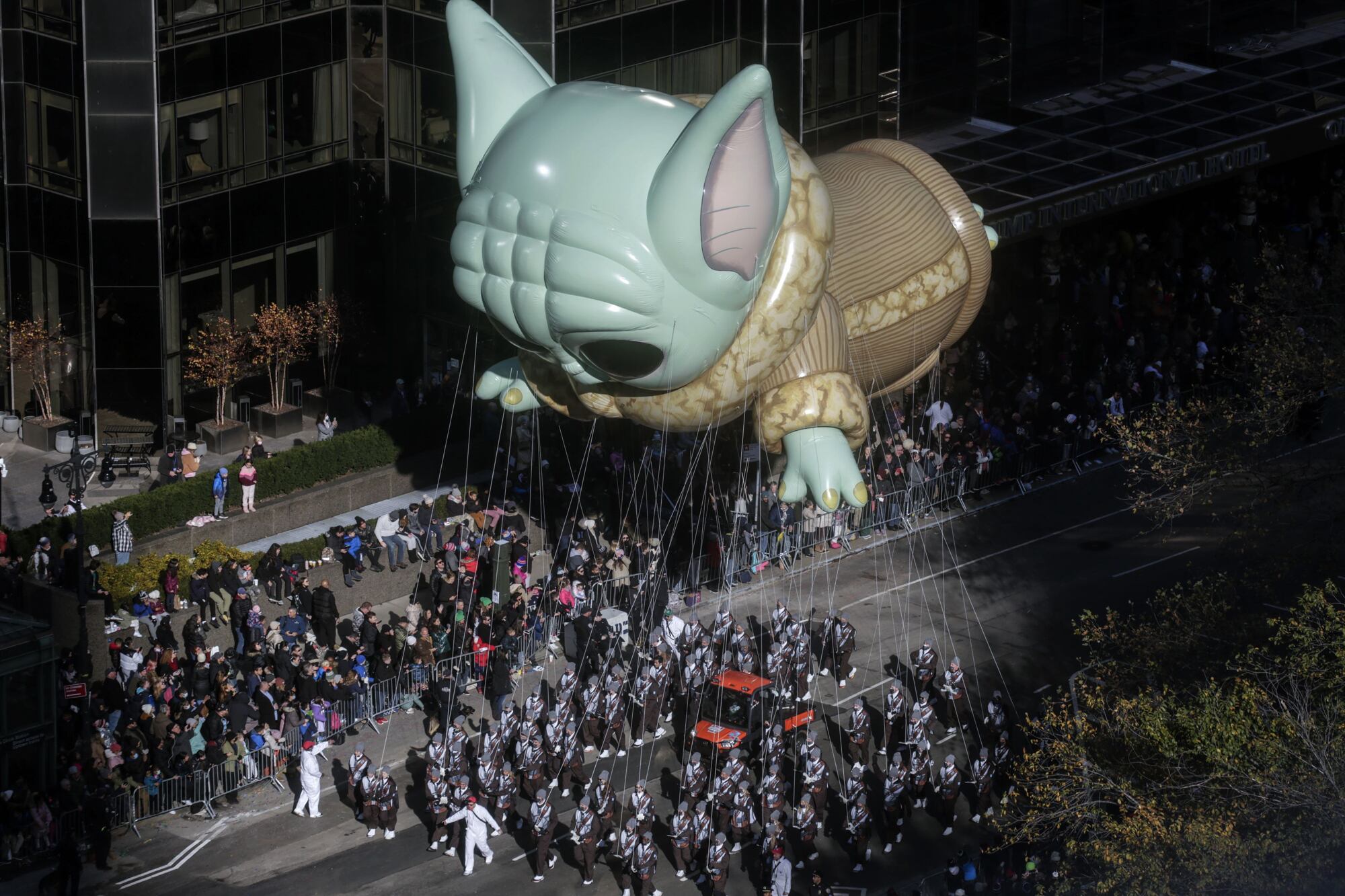 El globo de Grogu en Manhattan