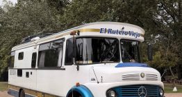 “Me conectó espiritualmente”. Es el nieto de una inolvidable artista y recorre la Argentina en un motorhome llevando su música