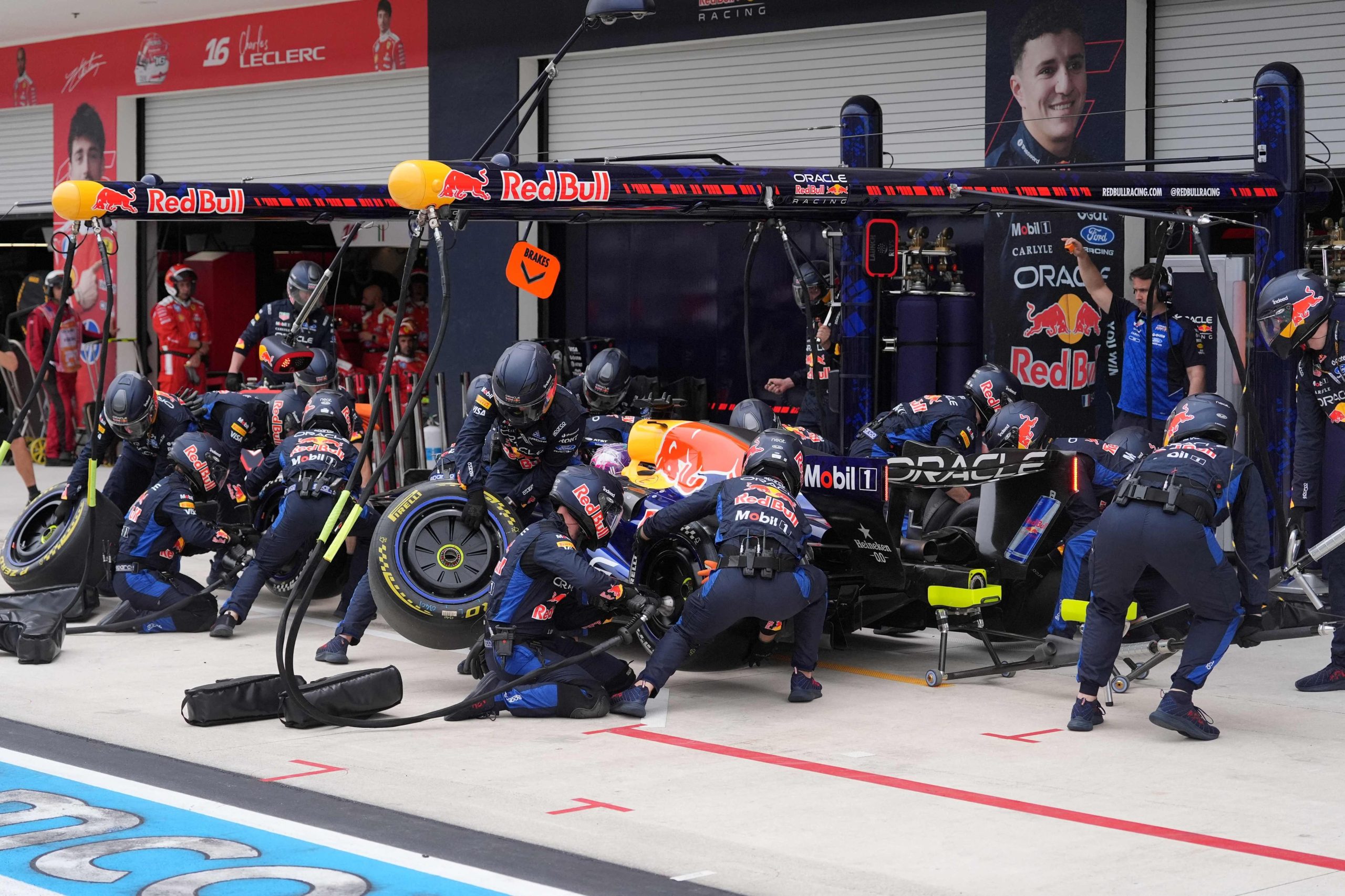 La escudería de Red Bull en la previa de la carrera en Miami