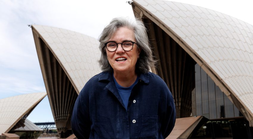 Rosie O’Donnell reflexiona sobre su ‘lifting’ tras años de rechazo a la cirugía estética: “Simplemente dejé de discutir con el espejo”