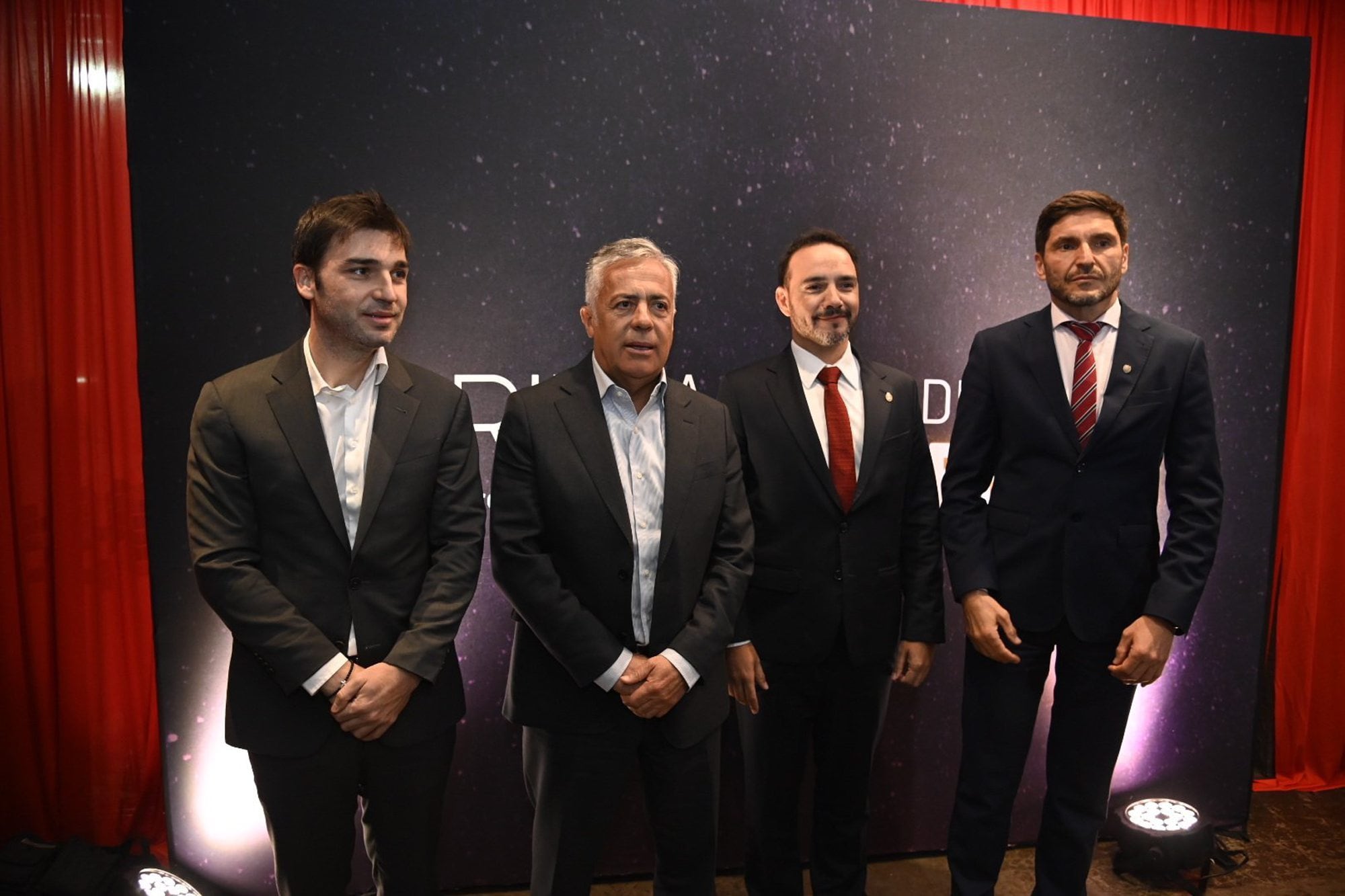 Los gobernadores ya coordinan fechas para desdoblar las elecciones provinciales y despegarse de la contienda nacional.