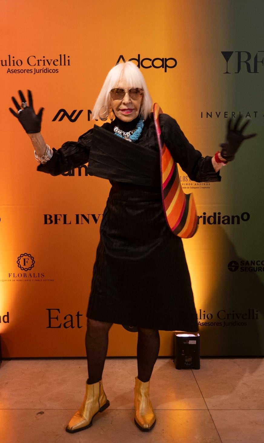 Marta Minujín, con un diseño de Min Agostini