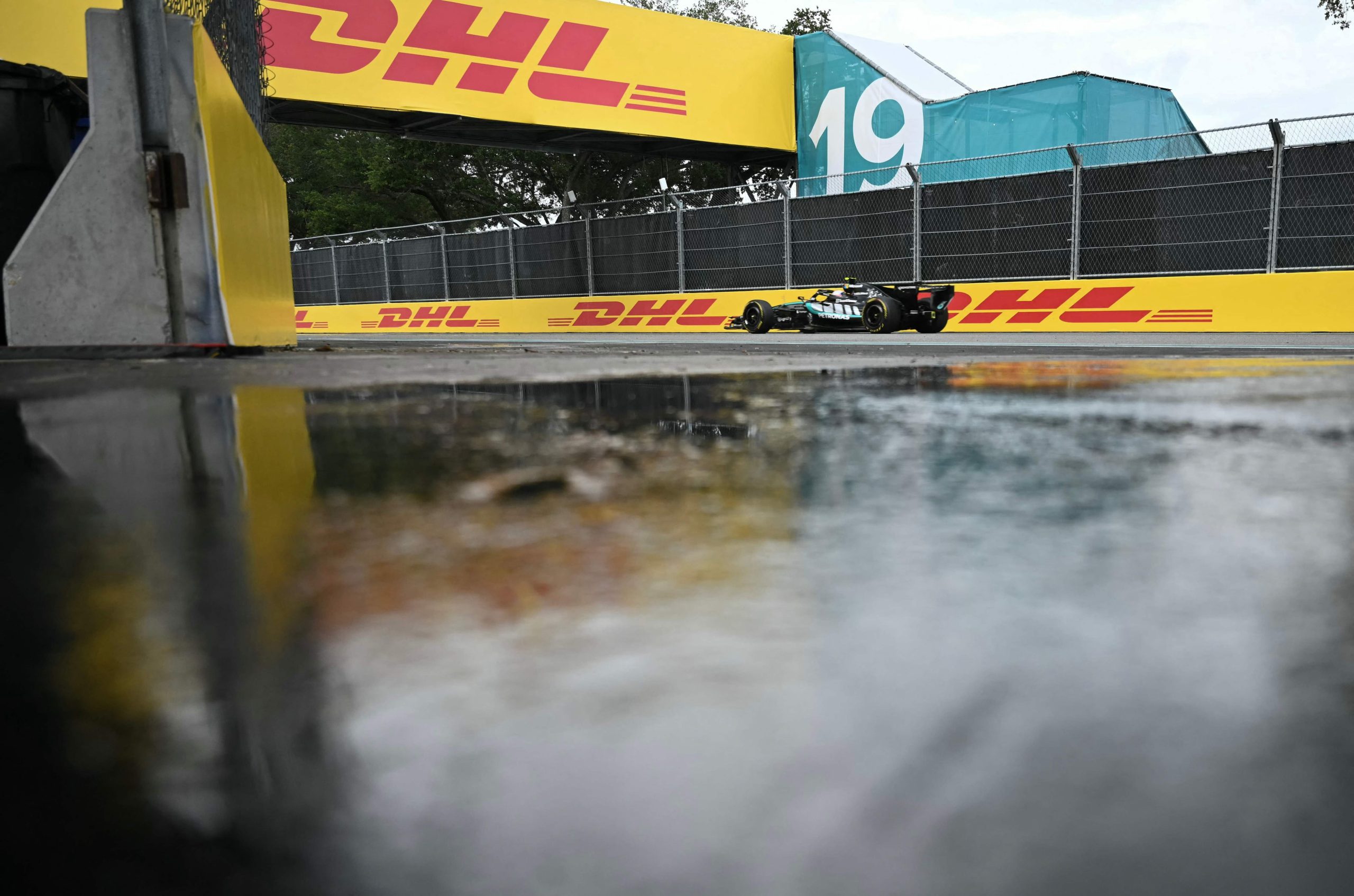 El piloto italiano Kimi Antonelli y el reflejo de la lluvia en Miami