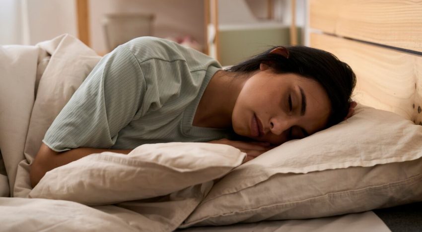 Dormir de lado con auriculares ya no es un problema con esta diadema transpirable con Bluetooth incorporado