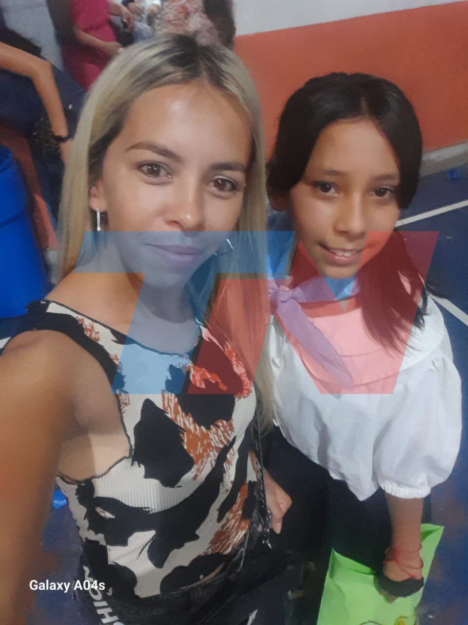 Las fotos de Agostina con su familia antes de la desaparición. (Foto: TN)
