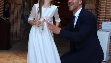 “Celebramos tu luz”. Las fotos de la comunión de Francesca, la hija mayor de Diego Simeone y Carla Pereyra, en Madrid