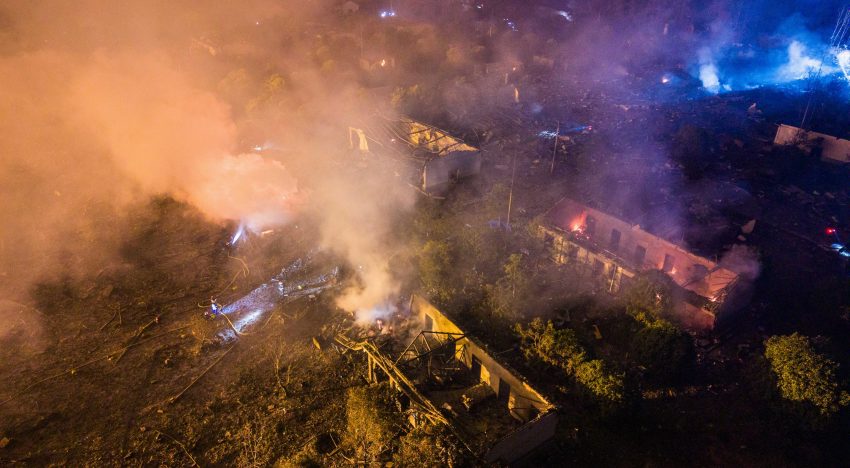 Una explosión en una fábrica de fuegos artificiales en China deja al menos 21 muertos