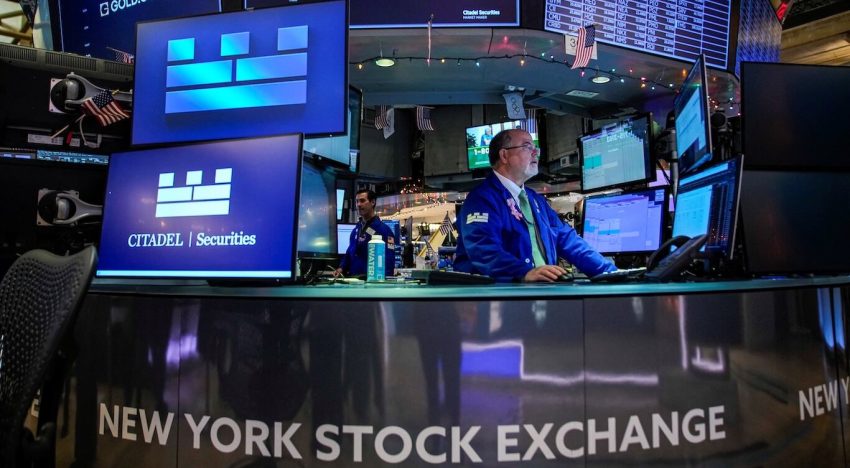 El petróleo cae por debajo de los US$100 y las bolsas del mundo repuntan tras el anuncio de Trump sobre Ormuz