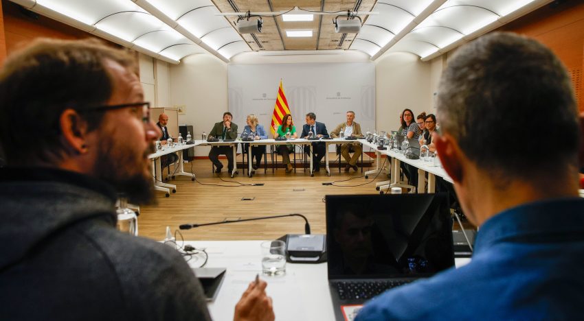 Los sindicatos catalanes reclaman un aumento salarial de 500 euros en cuatro años para los docentes