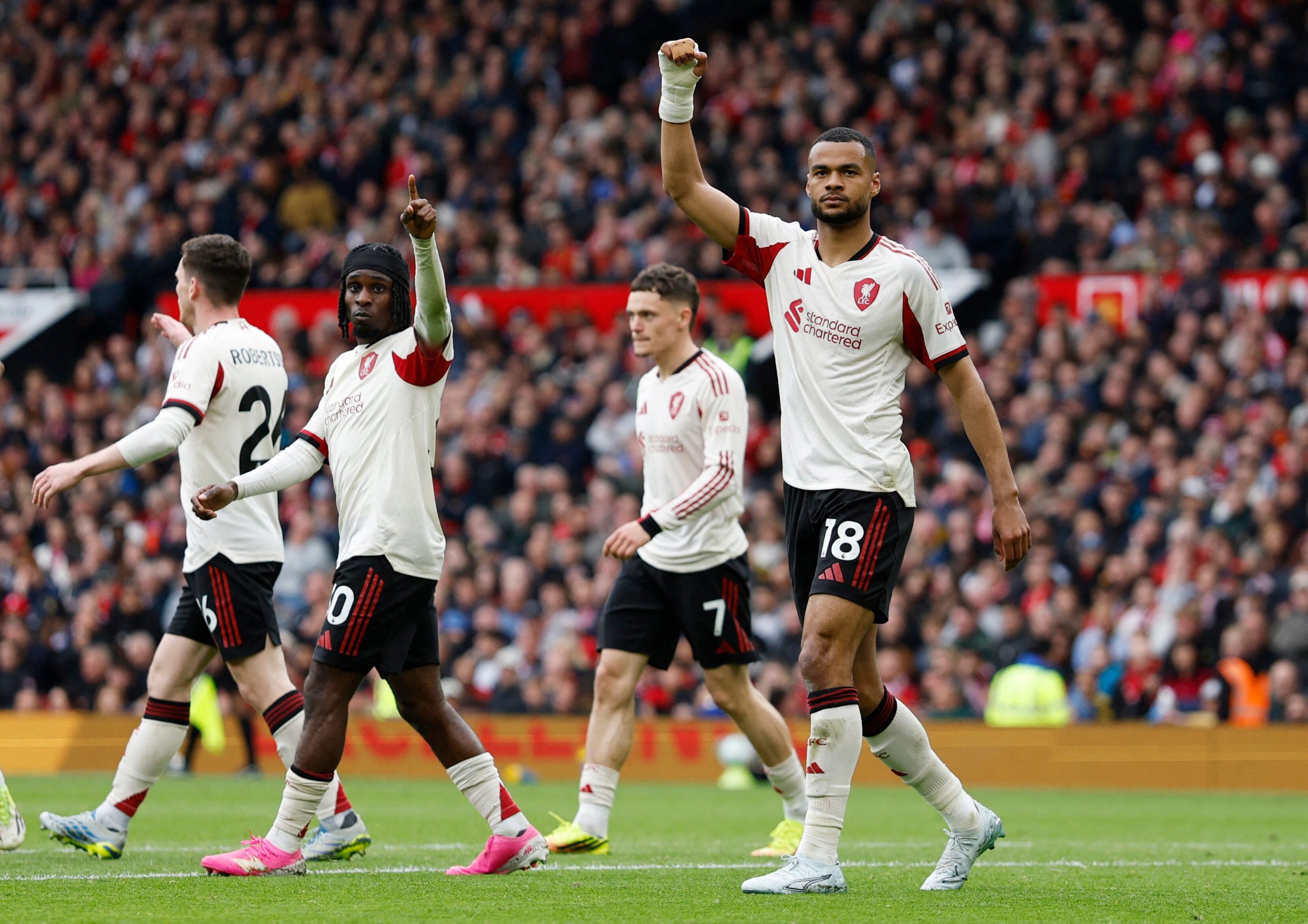 Man. United vs Liverpool por la fecha 35 de la Premier League del 2026.