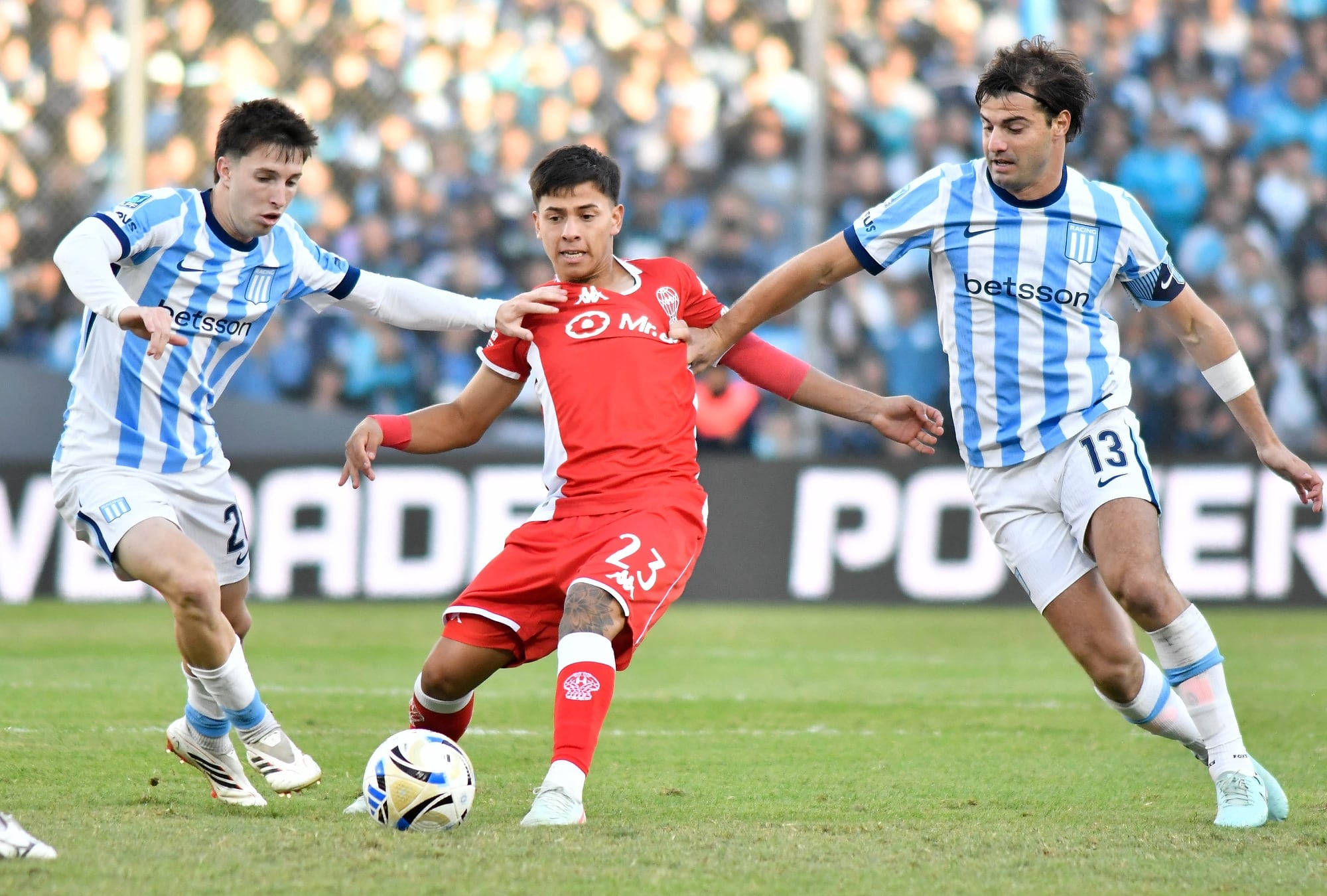 Racing y Huracán aburrieron a todos, pero sumaron el punto que les aseguró el pase a los playoffs.