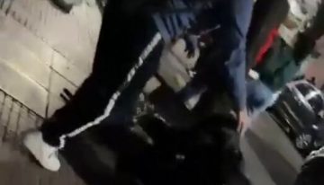 Video: un grupo de adolescentes atacó brutalmente a una alumna a la salida de la escuela en Villa Ballester