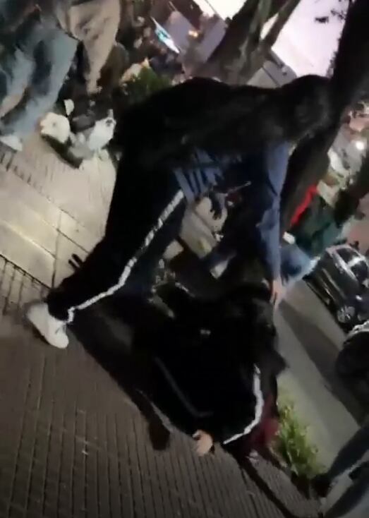 La menor fue atacada por un grupo de adolescentes. (Foto: captura Zona Norte Diario)