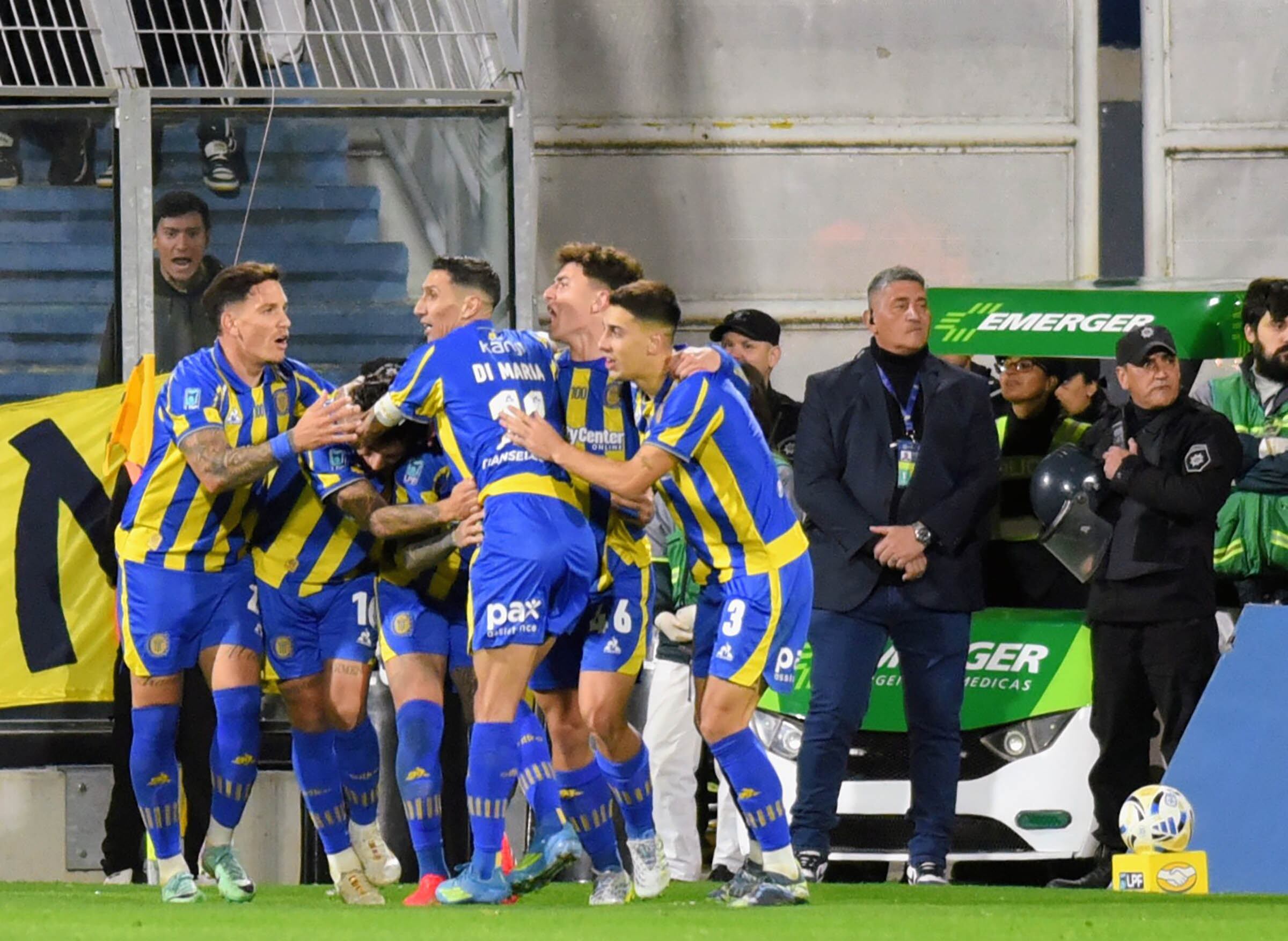 El festejo de Rosario Central ante Racing. (Foto: Fotobaires)