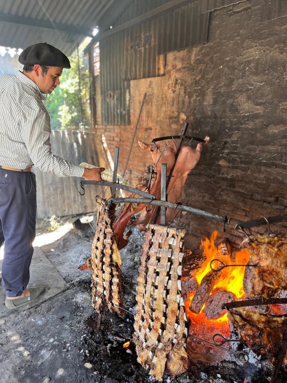 Parrilla, música en vivo y una propuesta ligada a las tradiciones locales (Foto: Instagram @don_polonio)