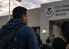 El limbo de los llegados en la infancia: las renovaciones DACA tardan hasta 122 días y los migrantes pierden empleos