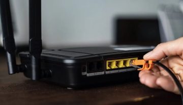 ¿Una moneda en el router? El truco que promete mejorar tu Wi-Fi pero podría arruinarlo