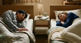 Qué dicen los especialistas del sueño sobre las personas que duermen con muchas almohadas