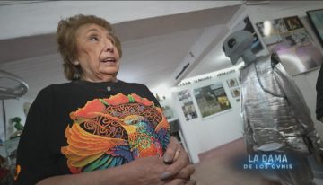“Nos visitan”: la historia de la “dama de los ovnis” que investiga extraterrestres hace 60 años