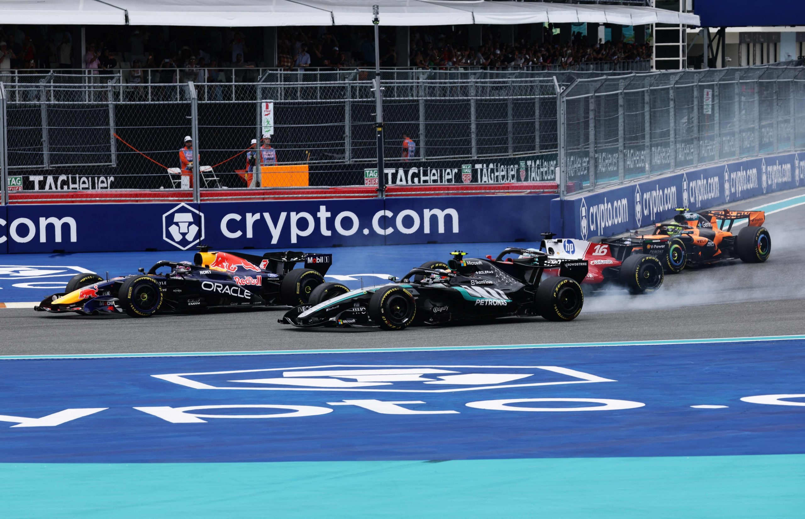 El piloto neerlandés Max Verstappen a bordo de su monoplaza Red Bull