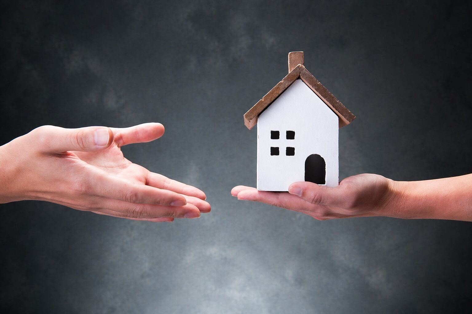 La dinámica del alquiler bajo presión: la transferencia de una vivienda sintetiza el nuevo escenario que propone la Ley de Inviolabilidad, con plazos más cortos y condiciones más exigentes para acceder y sostener un contrato (Foto: Pexels)