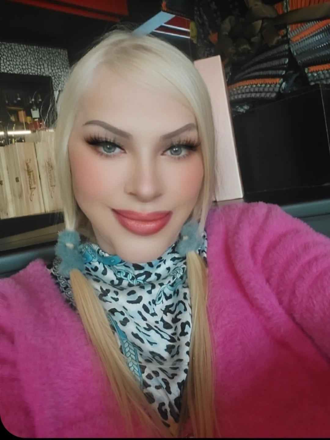 Así está hoy Ilona Staller, filtros de por medio, según se muestra en Instagram 