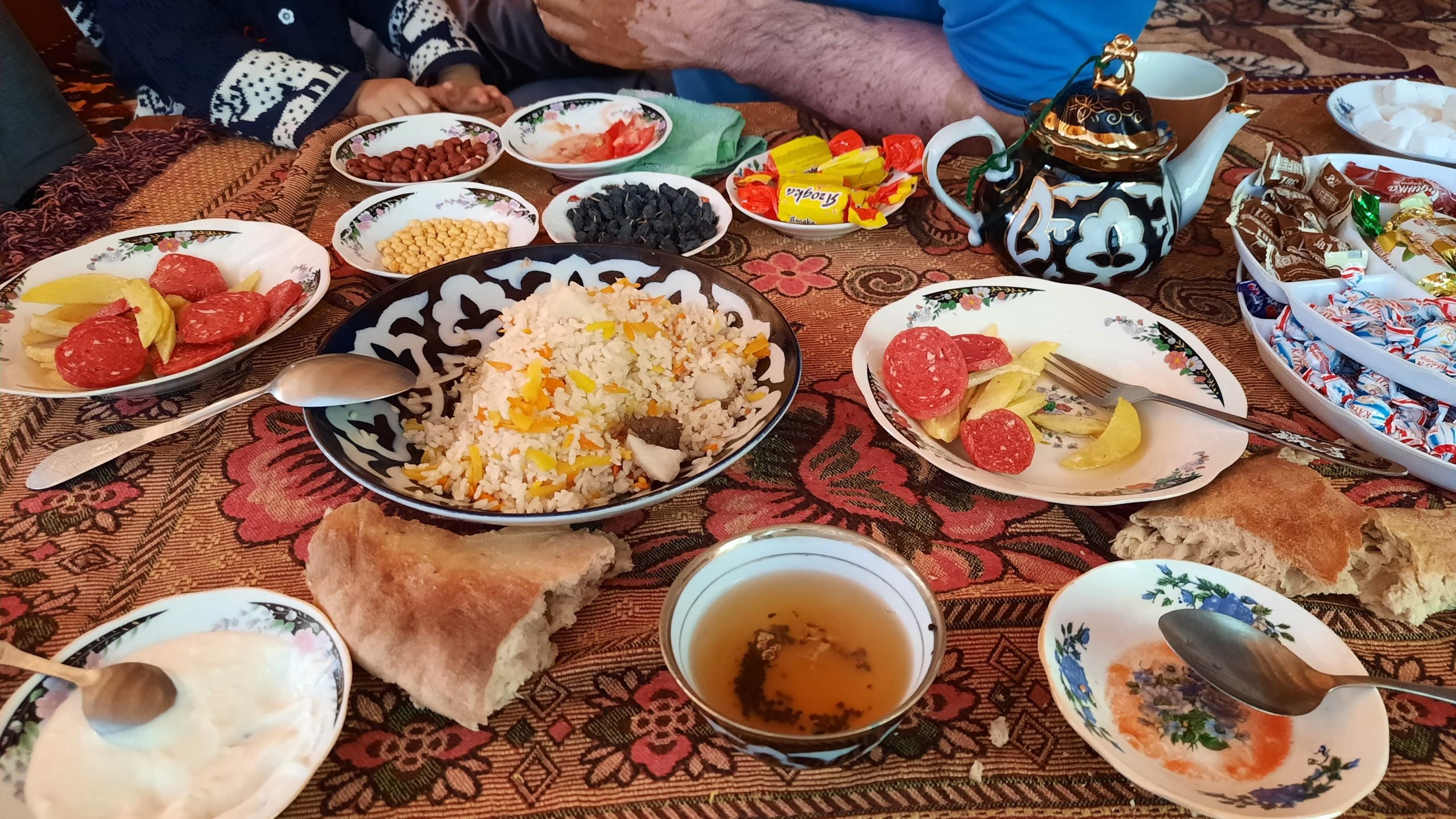 Una comida compartida en Tayikistán.