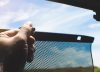 Protege a los niños de los rayos UV y el calor con estas cortinas magnéticas para el coche