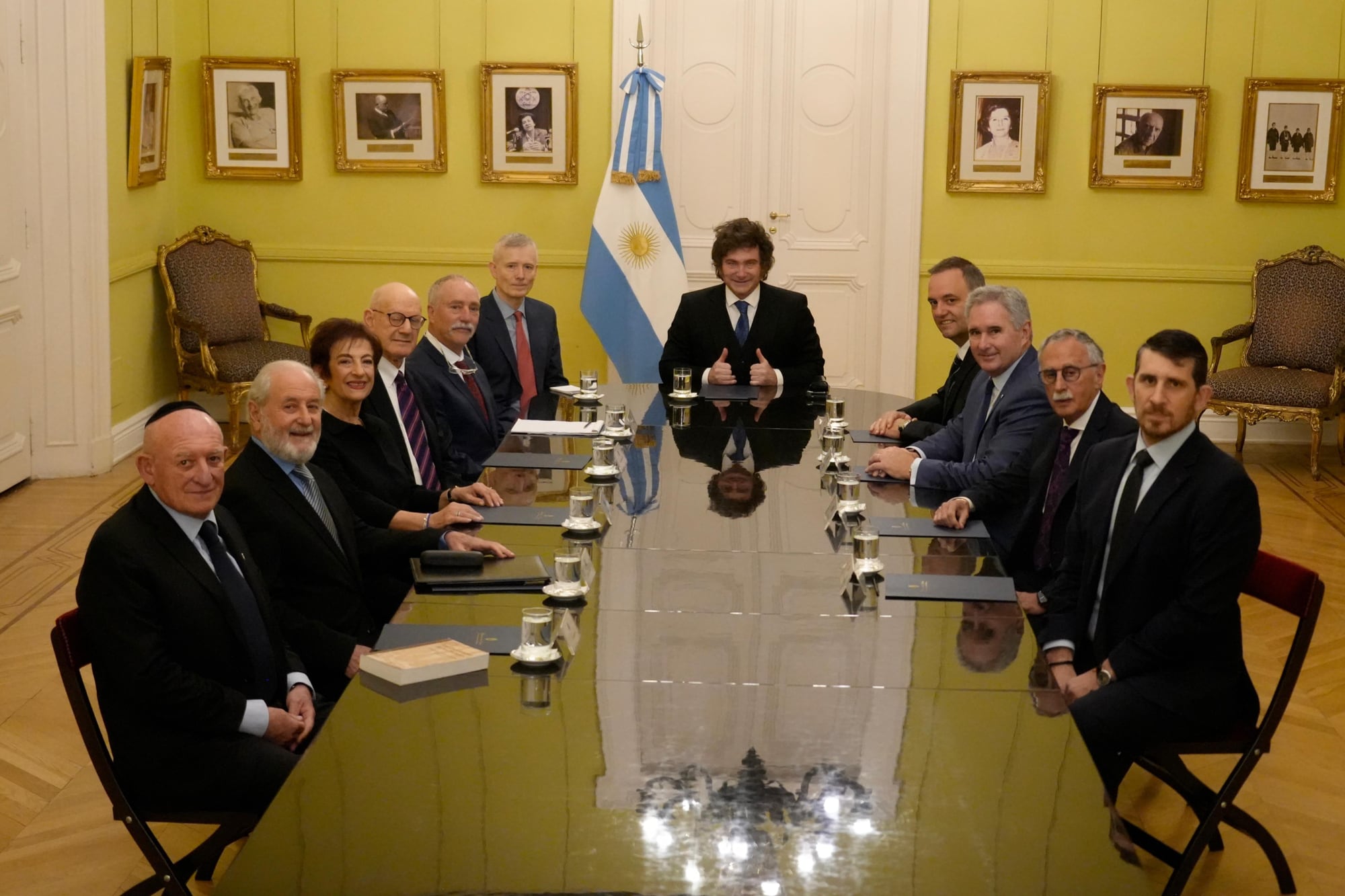Milei sentó a Adorni a su izquierda este martes en la Casa Rosada