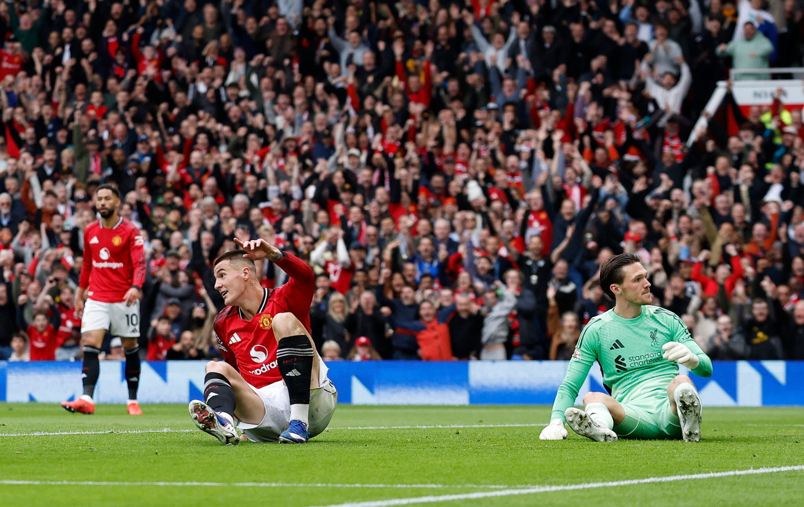 Man. United vs Liverpool por la fecha 35 de la Premier League del 2026.