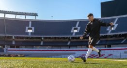 Dormir en el Monumental y patear penales con un campeón del mundo: cómo anotarse para vivir esta experiencia única y gratis