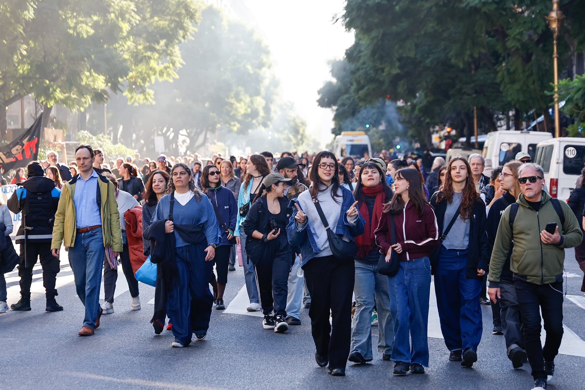 Manifestantes se acercan a Plaza de Mayo