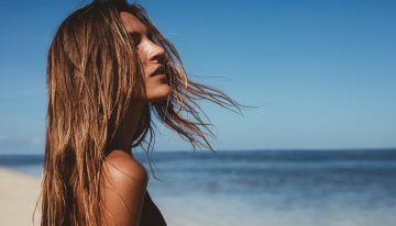 Salud capilar también bajo el sol: las claves para proteger tu melena de la radiación solar este verano
