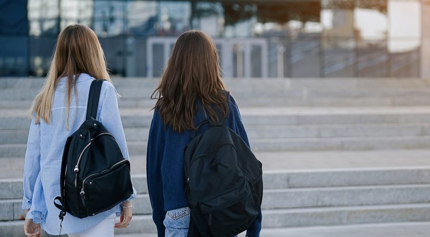 La ley HB 757 impulsada por DeSantis en Florida que impactará en la seguridad de millones de estudiantes